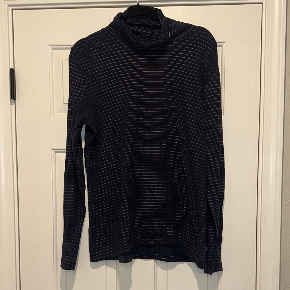 Eddie Bauer Women’s Navy and Silver Turtleneck top size XL